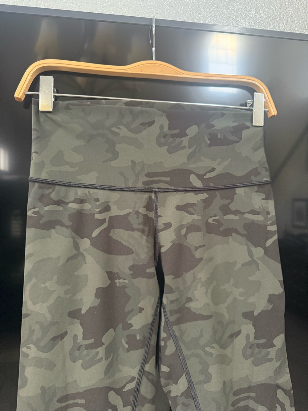 Lululemon Align High Rise Leggings Camo Green Size 6 - Picture 2 of 5